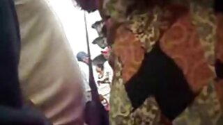లేత చర్మం గల యువకుడు గట్టి డాంగ్‌పై తెలుగు సెక్స్ ఫుల్ సెక్స్ ఉద్రేకంతో దూకుతున్నాడు